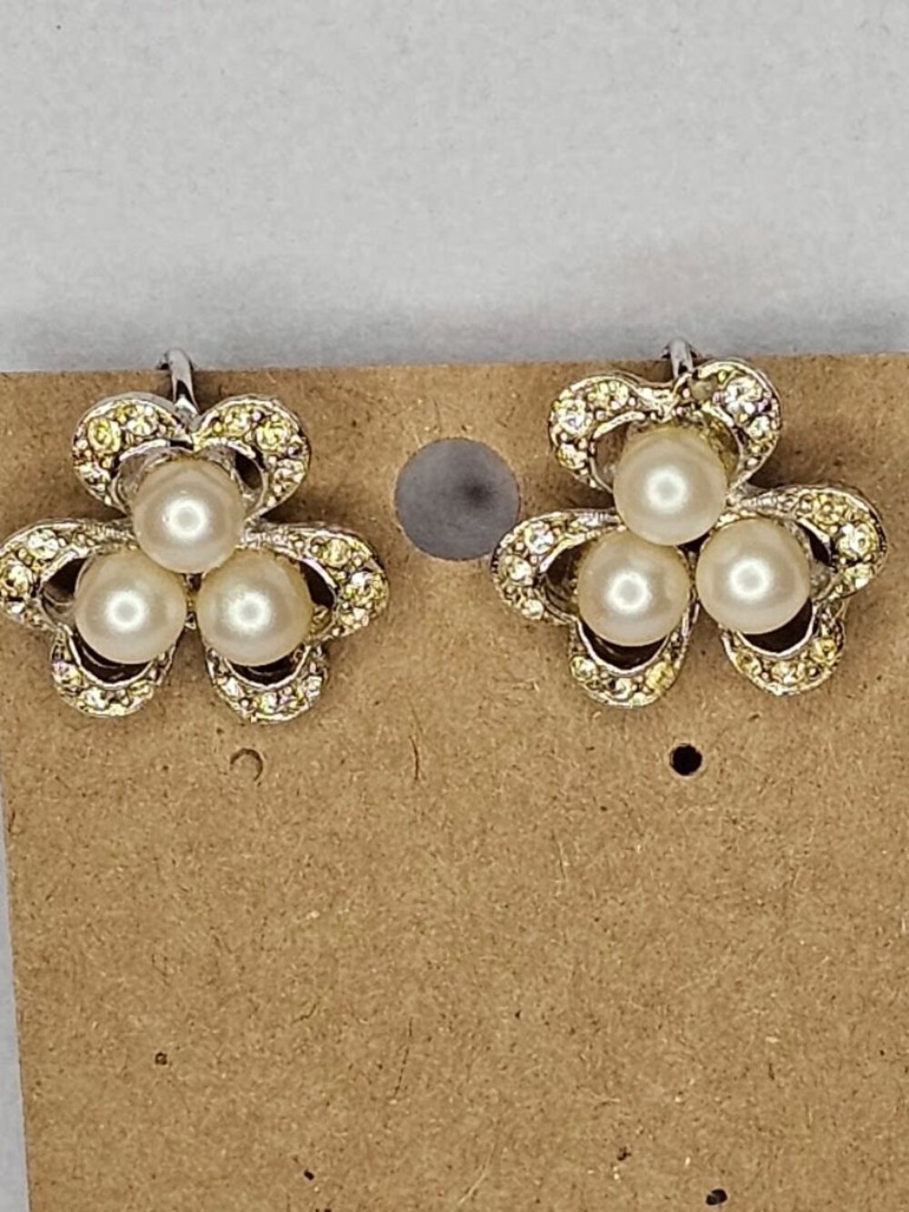 Beautiful vintage gold-tone earrings